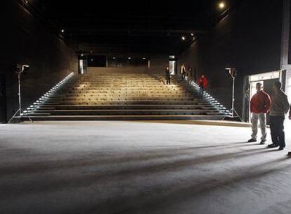 Teatro auditorio para danza y música recién construido dentro del cuartel del Conde Duque por el estudio Cano Lasso, cuyo titular emprendió la restauración en 1981.