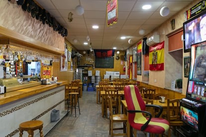 El bar Oliva pertenece a la conocida como ruta 36, un periplo que reúne a los siete bares españoles de corte falangista. Entre otros las paradas más famosas de la ruta destacan Casa Pepe, en Despeñaperros, y Casa Javi, en Guijuelo.