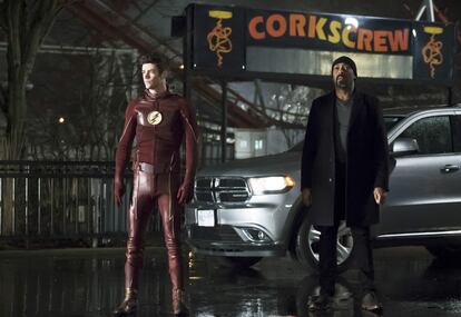 The Flash -- "Back to Normal" -- Image: FLA219b_0004b.jpg -- Pictured (L-R): Grant Gustin as Barry Allen and Jesse L. Martin as Detective Joe West -- Photo: Katie Yu/The CW -- é 2016 The CW Network, LLC. All rights reserved.