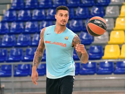 Edwin Jackson, entren&aacute;ndose en el Palau.