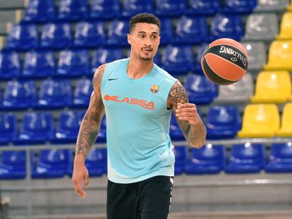 Edwin Jackson, entren&aacute;ndose en el Palau.