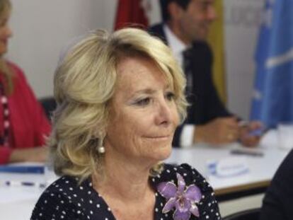 La presidenta del PP de Madrid, Esperanza Aguirre, durante la reunión que la junta directiva.