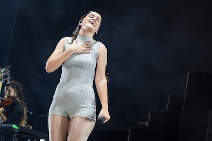 Amaia, durante su actuación de anoche en el festival Tomavistas, en la Caja Mágica de Madrid.