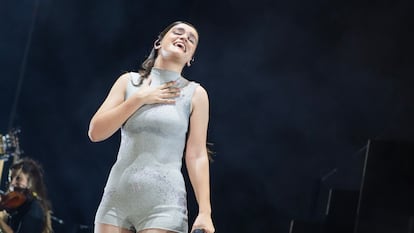 Amaia, durante su actuación de anoche en el festival Tomavistas, en la Caja Mágica de Madrid.