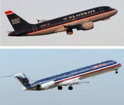 Combo de dos fotografías de archivo que muestra un avión de American Airlines (debajo) y otro de US Airways despegando del aeropuerto Fort Worth en Dallas, Estados Unidos. EFE/Archivo