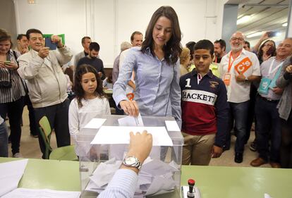 La candidata de Ciutadans a la presidència de la Generalitat, Inés Arrimadas, ha animat a sortir en "massa" perquè hi hagi una "alta participació" en aquestes eleccions "tan importants per a Catalunya i per a Espanya".