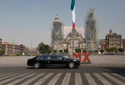 El vehículo conocido como 'La Bestia', que ha transportado al presidente de Estados Unidos, Joe Biden, a Palacio Nacional para el inicio de la Cumbre, en Ciudad de México, el 10 de enero de 2023.