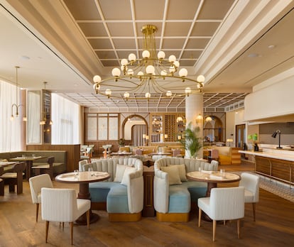 Menjador del restaurant Lora a Barcelona.