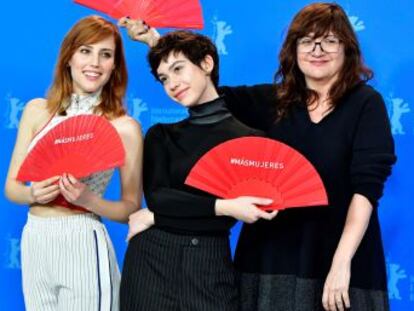 La directora catalana presenta el drama amoroso en blanco y negro Elisa y Marcela y se defiende de quienes piden la retirada de su filme de la Berlinale por producirlo una plataforma