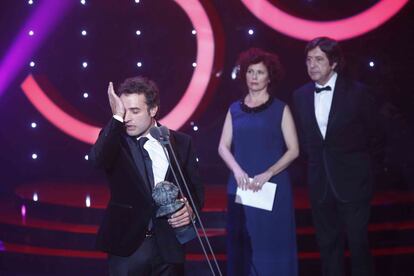 <b>2016. </b> Este año Daniel Guzmán (en la imagen) ganó el Goya a mejor director novel por 'A cambio de nada'. Un proyecto que le costó 10 años de trabajo sacar adelante. 2016 también fue el año de 'Truman', dirigida por Cesc Gay con Javier Cámara y Ricardo Darín que se llevó cinco de los seis 'cabezones' a los que optaba. La polémica llegó después de la gala cuando, tras las críticas recibidas, el presentador Dani Rovira declaró en su twitter que no le había merecido la pena presentar los premios.