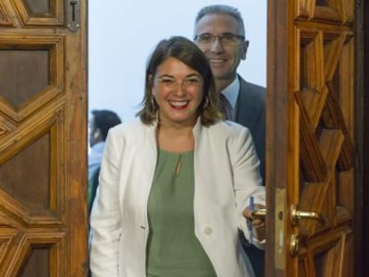 Elena Cort&eacute;s y Miguel &Aacute;ngel V&aacute;zquez, tras el Consejo de Gobierno.