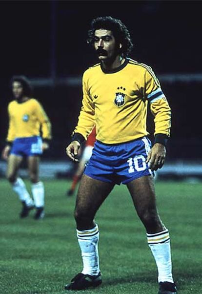 Rivellino, durante un partido de la selección brasileña.