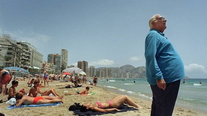 Pedro Zaragoza en una playa de Benidorm en el año 2000.