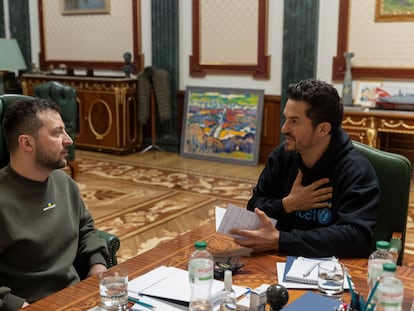 Volodímir Zelenski y el actor Orlando Bloom, embajador de Unicef, en Kiev el 26 de marzo de 2023.