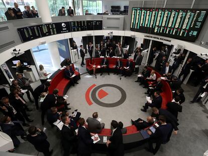Operadores en la Bolsa de Metales de Londres (LME). Reuters.