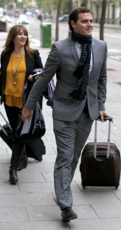Albert Rivera e Inma Lucas, su jefa de prensa, ayer en Madrid