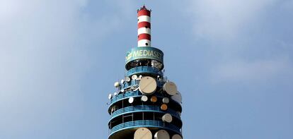 Torre de telecomunicaciones de Mediaset en Mil&aacute;n, Italia. 