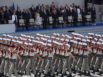 Trump asiste en París, en julio de 2017, al desfile militar de Francia