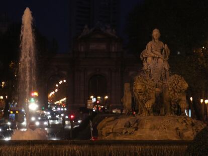 La Cibeles tras ser apagada durante la campaña contra el cambio climático de 2012.