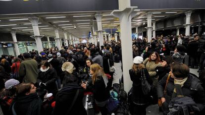 Usuários do serviço Eurostar, que une Londres e Paris através do túnel do Canal da Mancha, em foto de 2009