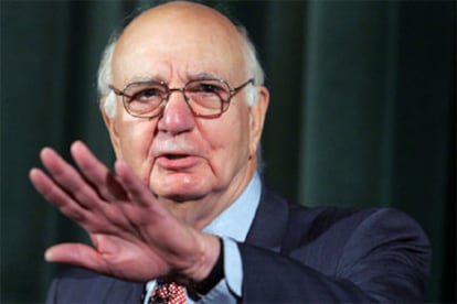 Paul Volcker, que ha dirigido la investigación del programa Petróleo por Alimentos, ayer en Nueva York.