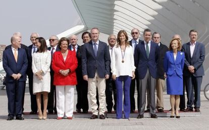 Varios de los exministros firmantes, junto a Fabra y Barberá, en un foro en Valencia en 2014.