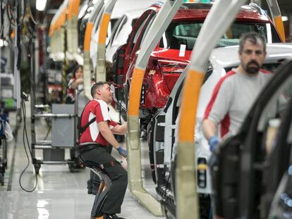 Cadena de montaje de automoción.