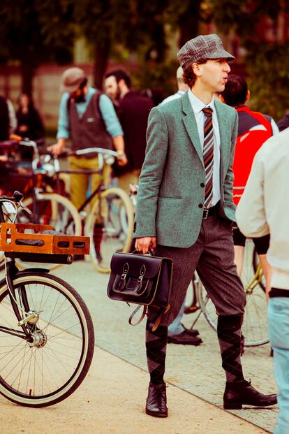 Tweed Ride Madrid un viaje en bici al S XX