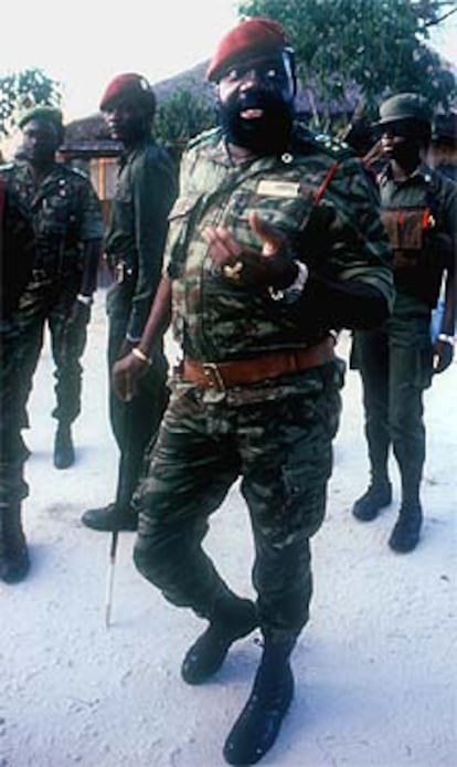 El líder guerrillero abatido ayer, Jonas Savimbi, en una imagen de archivo.