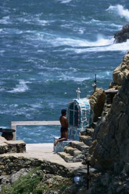 Altar donde rezan los clavadistas antes de saltar, en La Quebrada de Acapulco (México).