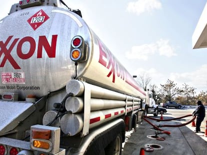 Cami&oacute;n cisterna de la petrolera Exxon Mobil