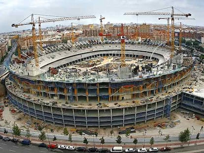 Obras del nuevo estadio del Valencia CF en la avenida de Les Corts Valencianes