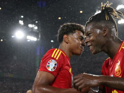 Lamine Yamal (izquierda) y Nico Williams, el 30 de junio en Alemania, durante la Eurocopa 2024.