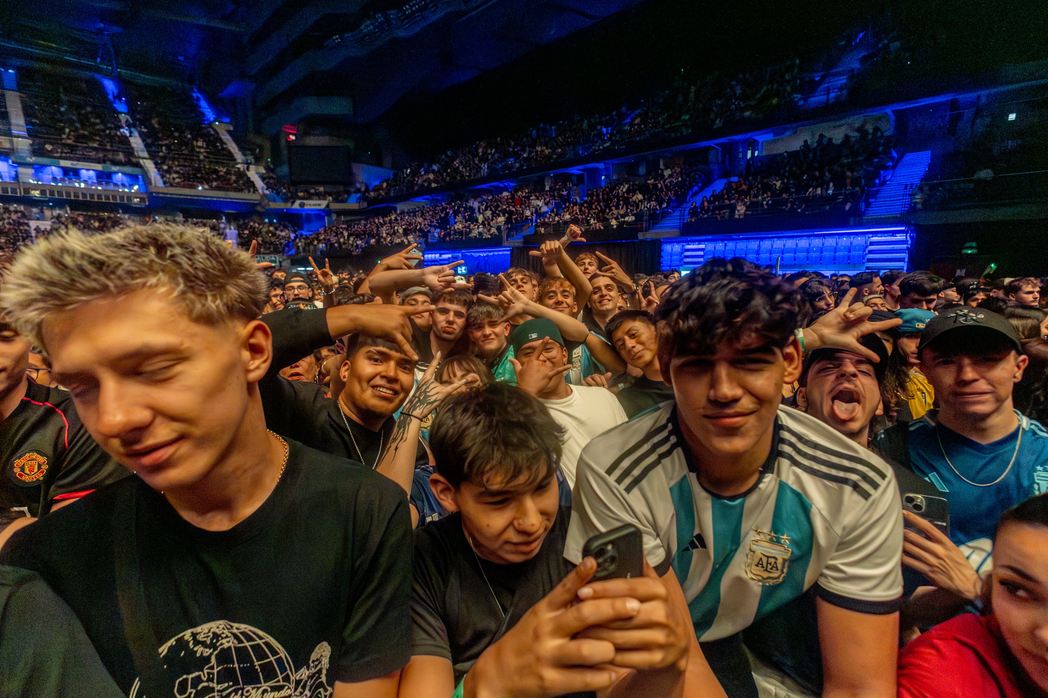 Espectadores en el concierto de Duki en el Movistar Arena, en Madrid, a 28 de octubre de 2025.