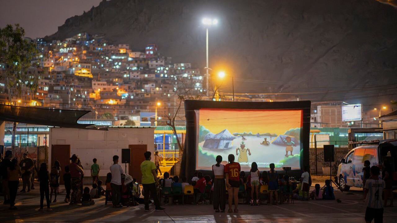 Proyección al aire libre, en Cantagallo, Colombia.