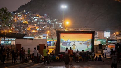 Proyección al aire libre, en Cantagallo, Colombia.