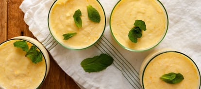 Una mousse de naranja suave y cremosa