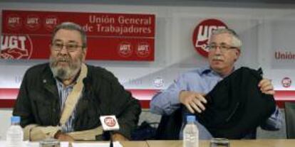 El secretario general de UGT, Cándido Méndez (i) y el de CCOO, Ignacio Fernández Toxo. EFE/Archivo