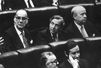 Junto a Camilo José Cela y Jaime García Añoveros, en la apertura de las primeras Cortes democráticas, en julio de 1977.