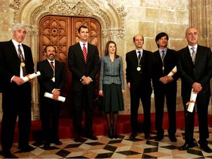 De izquierda a derecha, Álex Aguilar, Luis Navarro, los Príncipes de Asturias, Jordi Gali Garreta, Carlos López Otín y Antonio Pellicer.