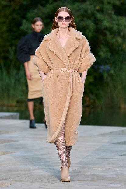 Max Mara Resort S23 Look 08