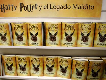 Ejemplares de la octava entrega de la saga Harry Potter. 