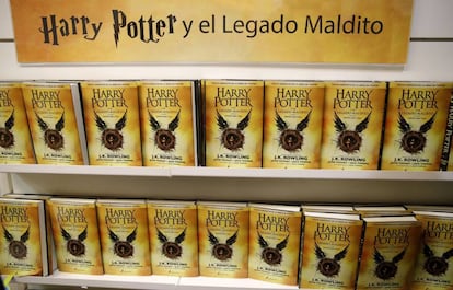 Ejemplares de la octava entrega de la saga Harry Potter. 