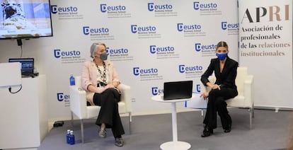 María Rosa Rotondo, presidenta de APRI, y Marta Aguilar, directora de desarrollo in company de Deusto Busiiness School, durante la presentación del estudio.