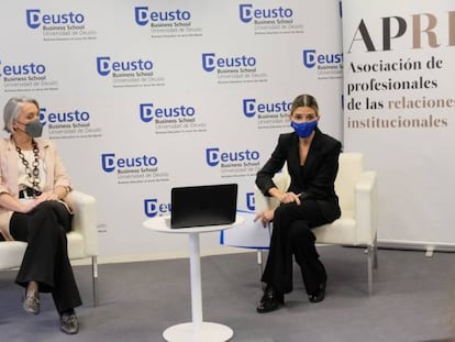 María Rosa Rotondo, presidenta de APRI, y Marta Aguilar, directora de desarrollo in company de Deusto Busiiness School, durante la presentación del estudio.