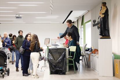 Ambiente electoral en el colegio electoral Inmaculada Marillac de Madrid. 