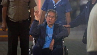 El expresidente Alberto Fujimori, el pasado 4 de enero, a su salida de la clínica Centenario de Lima.