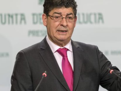 Diego Valderas, tras el Consejo de Gobierno.