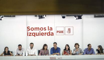 la nueva ejecutiva del PSOE, en su primera reuni&oacute;n, este lunes