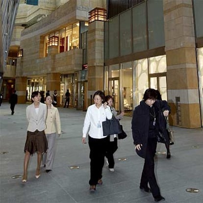 Los centros comerciales de Tokio acogen a firmas de moda europeas.